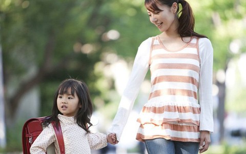 "Gửi con gái học ở lớp có giáo viên quen biết, tôi không ngờ mình vô tình hại con" - Câu chuyện có thật cảnh tỉnh các bậc cha mẹ