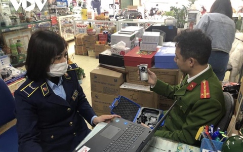 Hà Nội: Nhiều người sử dụng máy đo nồng độ cồn không rõ nguồn gốc