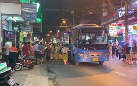 Người đàn ông bị xe buýt tông tử vong ở TPHCM