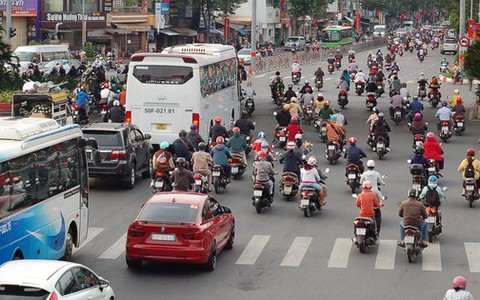 TPHCM: Nắng nóng, cảnh báo tia UV ở mức nguy cơ gây hại rất cao