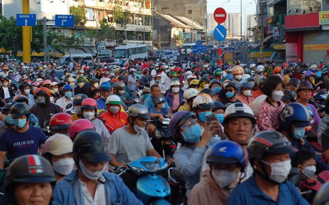 TPHCM: Hàng nghìn người xuống đường xem diễu hành mừng Tết Nguyên tiêu của người gốc Hoa