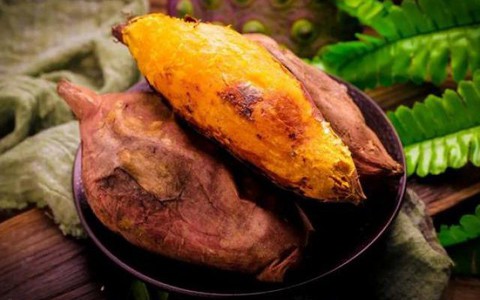 Ăn 1 củ khoai lang vào thời điểm này trong ngày sẽ giúp chị em khỏe ruột, giảm cân và sống thọ hơn