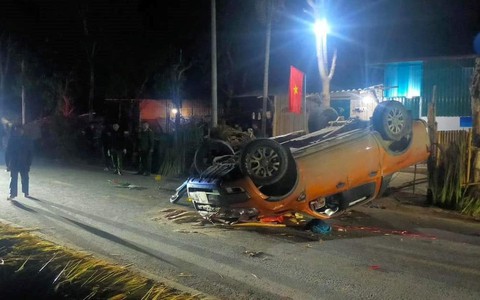 Tai nạn kinh hoàng liên quan xe bán tải, 3 thiếu niên tử vong, 6 người khác bị thương