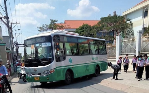 Đồng Nai: Xe đưa rước cán tử vong bé gái lớp 3 trước cổng trường