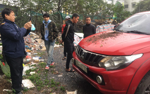 Liên tiếp chậu cây, dao, cờ lê, máy khoan rơi từ chung cư cao tầng tại Hà Nội