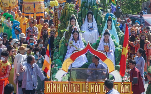 Hàng vạn người chen chân dự Lễ hội Quán Thế âm lớn nhất từ trước đến nay tại Đà Nẵng