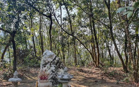 Chuyện về hòn đá kỳ lạ được phong “Thánh”, cách biên giới Việt - Trung chưa đầy 1 mét