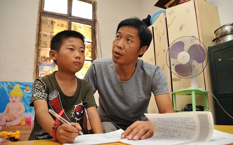 Con chuẩn bị vào lớp 1, bố mẹ cần phải làm được 3 điều này: Đảm bảo con nhanh chóng bắt nhịp được với môi trường mới