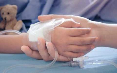 Bé trai 15 tháng tử vong sau khi uống oresol pha sai tỷ lệ: Những kiến thức quan trọng bố mẹ cần nhớ
