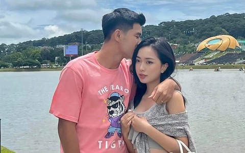 Gái xinh Bắc Giang lấy cầu thủ quê Phú Thọ "nhà to nhất xã", ngày cưới diện 3 chiếc váy giá 1 tỷ đồng, được chồng yêu chiều