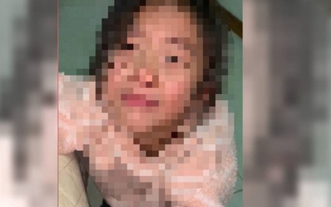 Phát hiện con gái lén mua điện thoại, bố tìm hiểu thì sững người vì bí mật trên mạng của con: Vội báo ngay cho truyền thông