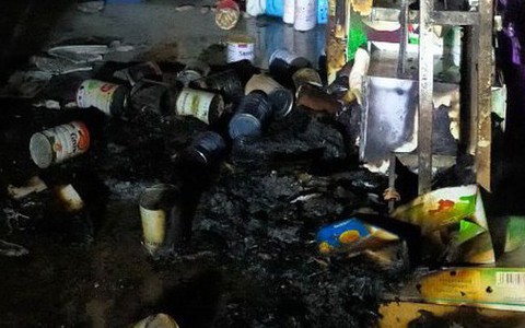Người đàn ông bịt mặt ném bom xăng khiến nữ chủ cửa hàng bỉm sữa bỏng nặng