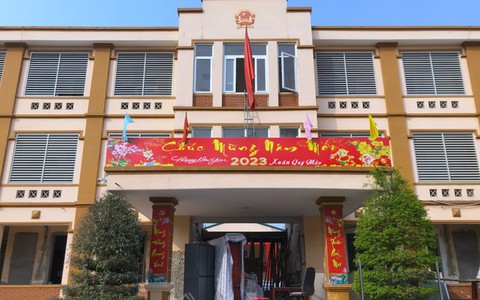 Trụ sở xã đang khang trang nhưng đập đi, sửa để... quay hướng