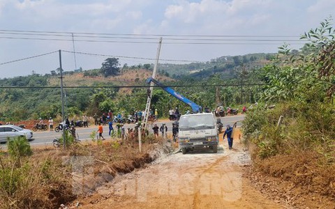 Di dời trụ cáp quang, nhân viên nhà mạng bị điện giật tử vong