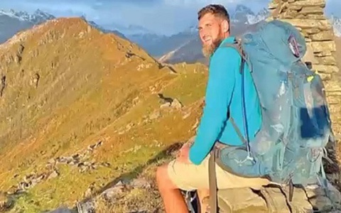 Đi bộ 15.000 km gây quỹ cho trẻ em nghèo