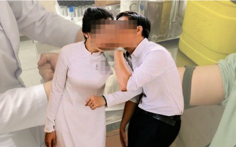 Nam sinh lớp 10 nhiễm HIV sau một lần đón muộn của người mẹ