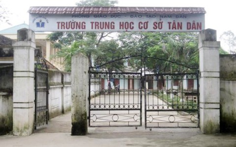 Tạm giữ giáo viên bị tố xâm hại tình dục nữ sinh lớp 9