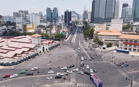 Nắng rát mặt tại đoạn đường được đề xuất lắp mái che hàng chục tỷ đồng ở TPHCM