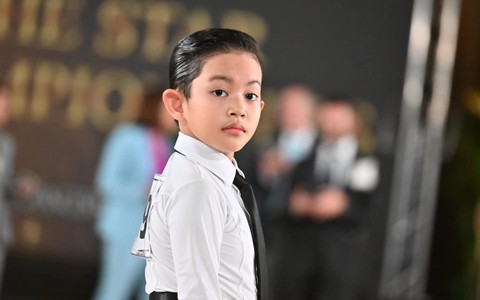 Con trai của Khánh Thi - Phan Hiển vô địch thế giới Dancesport hạng tuổi Thiếu Nhi, cách dạy con của hai vợ chồng rất đáng nể phục