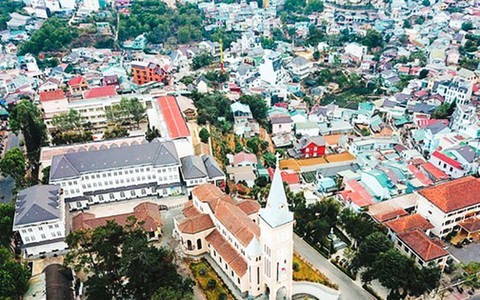 Đà Lạt ngột ngạt bê tông