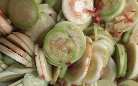 Chuyên gia: Ăn cà kiểu này chẳng khác gì 'nạp' độc tố vào người