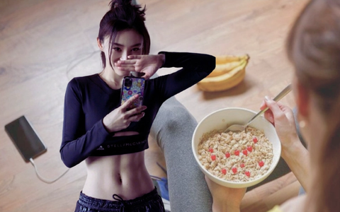 Để có "eo thon con kiến", học ngay 3 mẹo giảm mỡ không cần đếm calo của huấn luyện viên