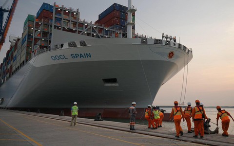 Cận cảnh siêu tàu container lớn nhất thế giới tại Bà Rịa - Vũng Tàu