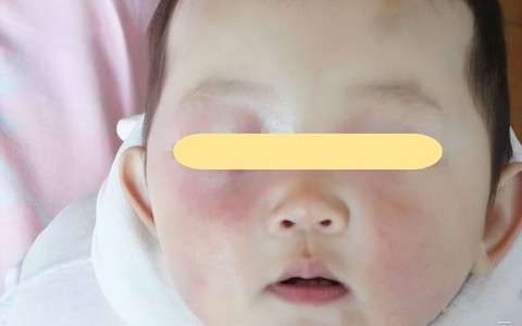 Vừa dỗ con ngủ vừa dùng điện thoại, người mẹ gây ra tai nạn phải ân hận cả đời