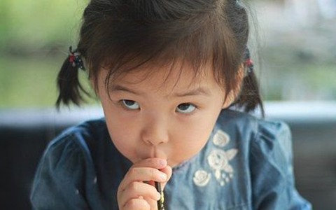Chuyên gia tâm lý: Xuất hiện 2 đặc điểm này chứng tỏ cha mẹ đang nuôi dạy một đứa trẻ có bản tính lạnh lùng, sửa đổi ngay kẻo hối hận cả đời