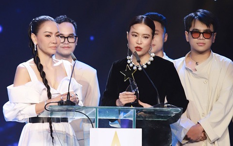 Giải Cống hiến: Hoàng Thùy Linh - MONO tiếp tục thắng lớn, Thu Minh hát live 'See tình' cực hay trên sân khấu