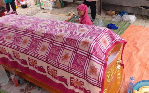 Đi gùi nước, ba em nhỏ chết đuối thương tâm
