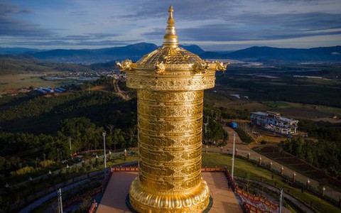 Khánh thành đại bảo tháp dát vàng lớn nhất thế giới ở Lâm Đồng