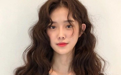 Mặt nhỏ nên để tóc thế nào sẽ hút mọi ánh nhìn?