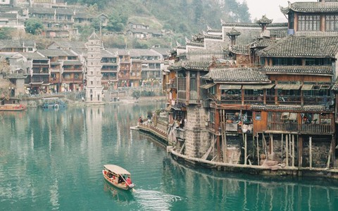 Loạt thành phố trên thế giới thu phí với khách du lịch: Có nơi vì "sợ" lượng khách đến quá đông