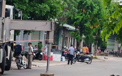 Công an phong tỏa hiện trường, điều tra nghi án con gái sát hại mẹ ở Bình Dương