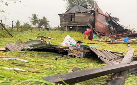 Ảnh: Mưa dông, gió lốc ở Gia Lai làm 6 người bị thương, hơn 120 căn nhà tốc mái