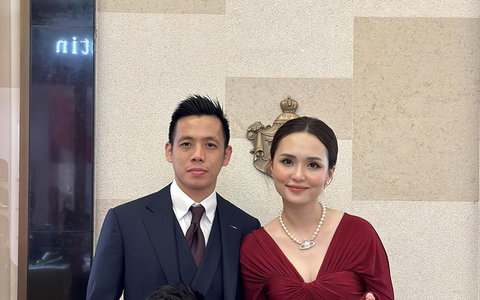 Con gái cựu chủ tịch CLB Sài Gòn đón chồng đá bóng về bằng phương tiện đặc biệt