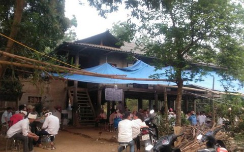 Sau khi chém vợ chồng anh trai thương vong, về nhà vào phòng tắm tự tử bằng điện