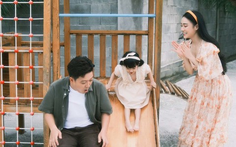 Nhìn cách Trường Giang chiều con gái mới hiểu sao Destiny bám ba đến thế, muốn con yêu thương cha cần nhớ 3 điều