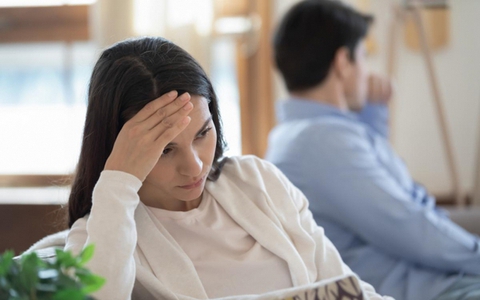 Chờ đợi bạn trai 9 năm nhưng bỗng nhiên anh đưa cho tôi thiệp mời cưới