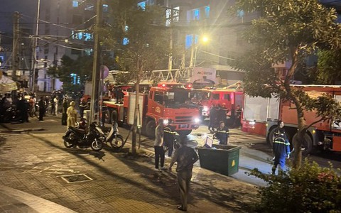 Cháy chung cư ở quận 10 (TP.HCM), cứu được 15 người