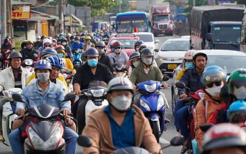 Bắt đầu kỳ nghỉ Lễ, giao thông cửa ngõ TPHCM "căng thẳng"