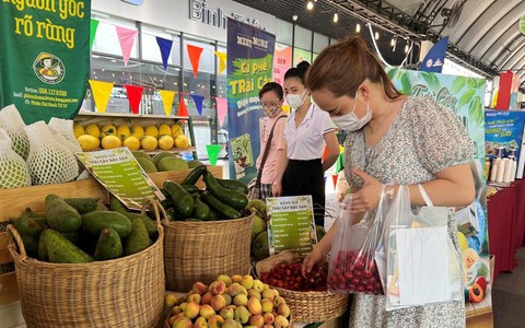 Đào Sa Pa, mận cherry Tây Bắc đắt hàng tại TPHCM