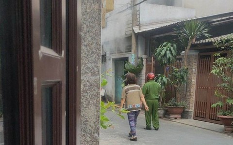Sau tiếng nổ, căn nhà ở quận Bình Tân bùng cháy