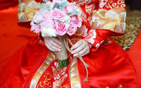 Cưới chồng hai để nuôi chồng một, người phụ nữ bị bắt