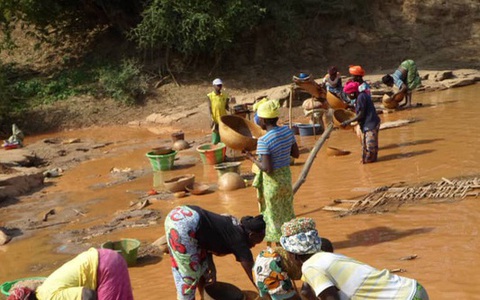 Cuộc mưu sinh đầy hiểm nguy của thợ đào vàng Senegal