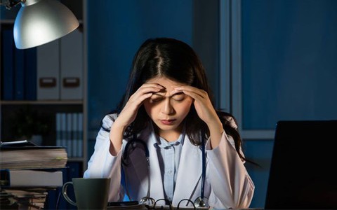 Bác sĩ chỉ ra 3 cách khắc phục thâm mắt do mất ngủ