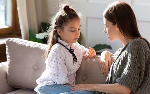 Vì sao không nên đăng ảnh con lên mạng xã hội?