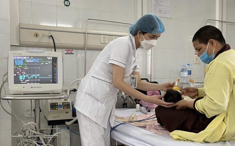 Bé sơ sinh ngộ độc thuốc trầm cảm từ mẹ