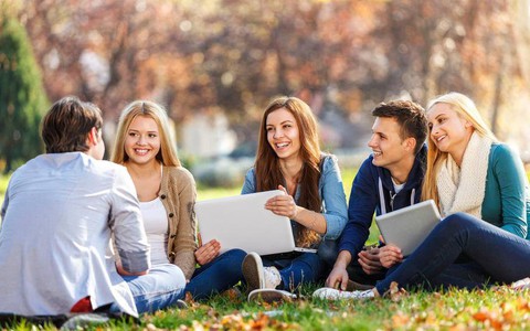 Bố mẹ bán nhà hơn 68 tỷ đồng cho đi du học, con về nước đi làm lương 7 triệu đồng: Đời bố hi sinh, đời con lỗ tiền bạc, "lỗ" cả tương lai